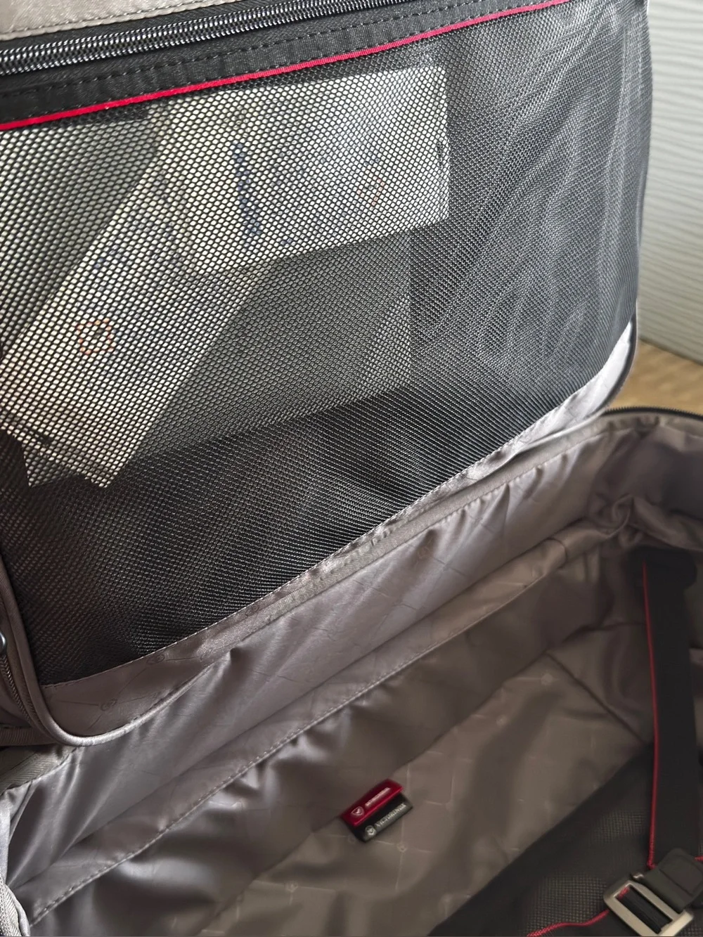 Victorinox Werks Traveler 7.0 Frequent Flyer Carry-On Spinner Upright 🕴🏖